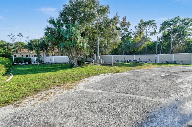 Building Photo - 1004 Stillwater Dr