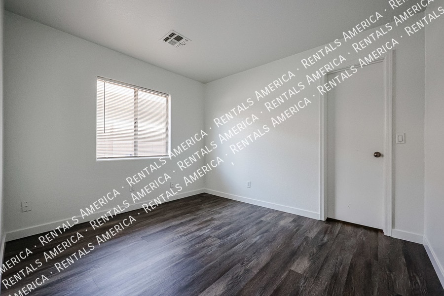 Building Photo - 12731 W Sharon Dr