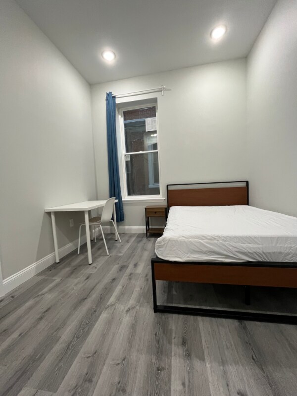 Building Photo - 106 S 42nd St