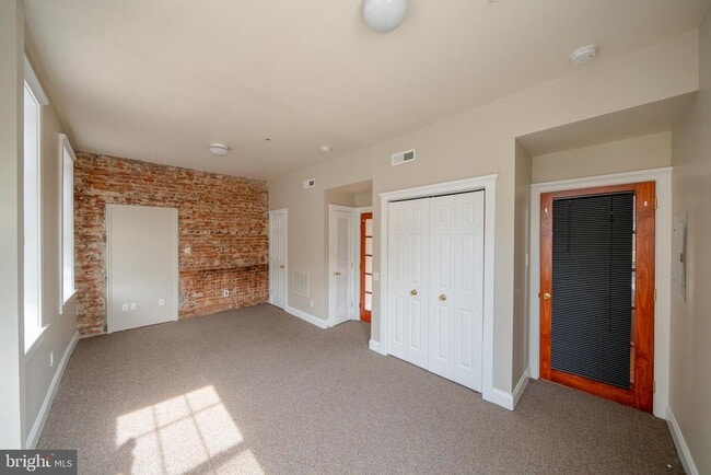 Building Photo - 236 W Market St