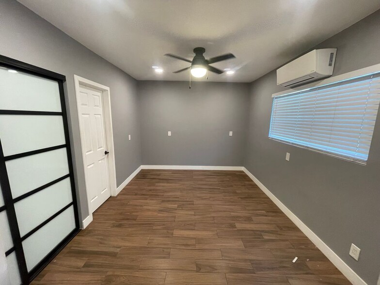 Building Photo - 15947 Amber Valley Dr