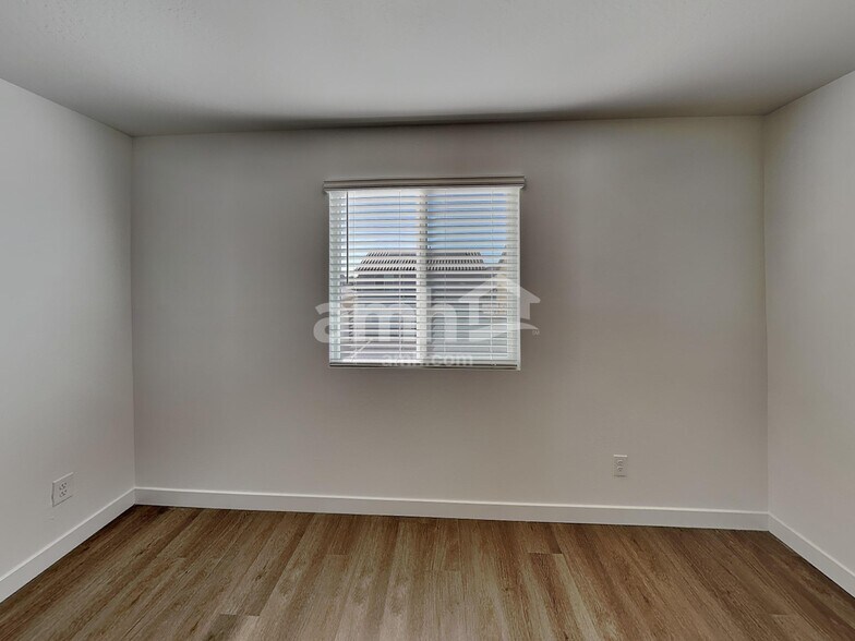 Building Photo - 20177 W Thomas Rd