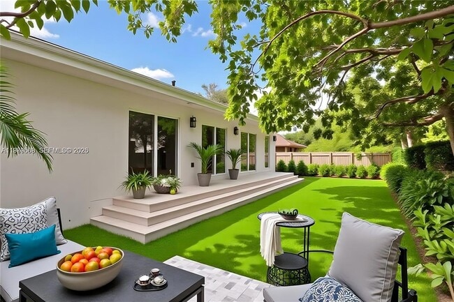 Building Photo - 2251 SW 20th St