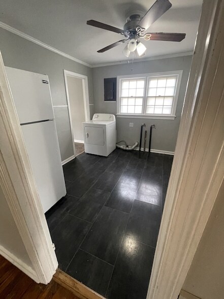 Building Photo - 637 Cleveland St