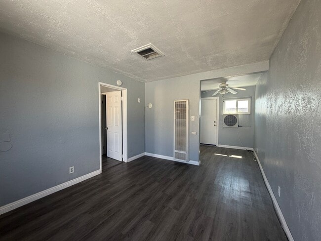 Building Photo - P156
