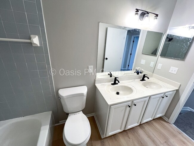 Building Photo - 709 Academy Dr