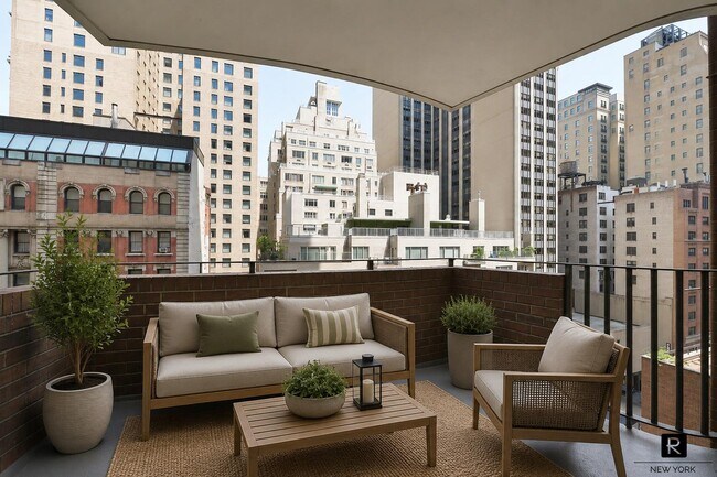 Building Photo - 58 W 58th St