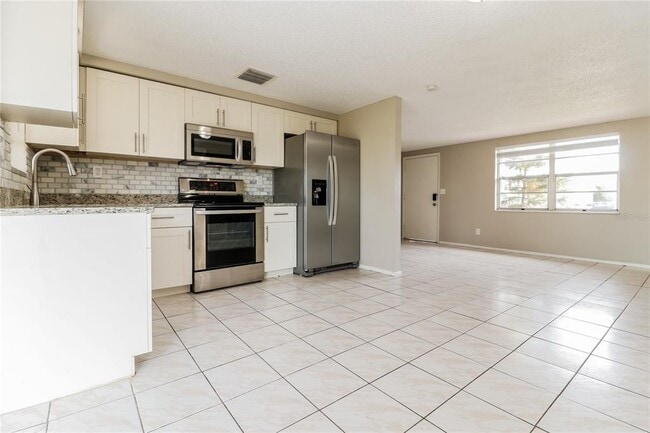 Building Photo - 2115 Harrison Dr