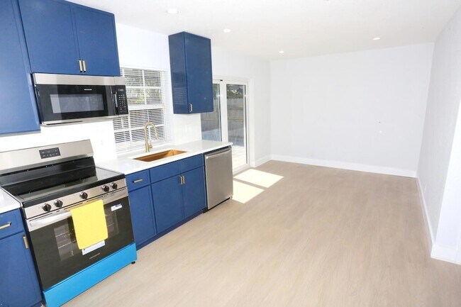 Building Photo - 8120 SW 4th Ct