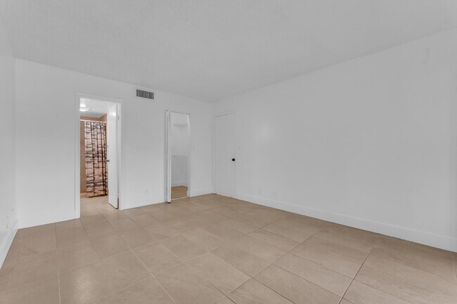 Building Photo - 1224 S Military Trail