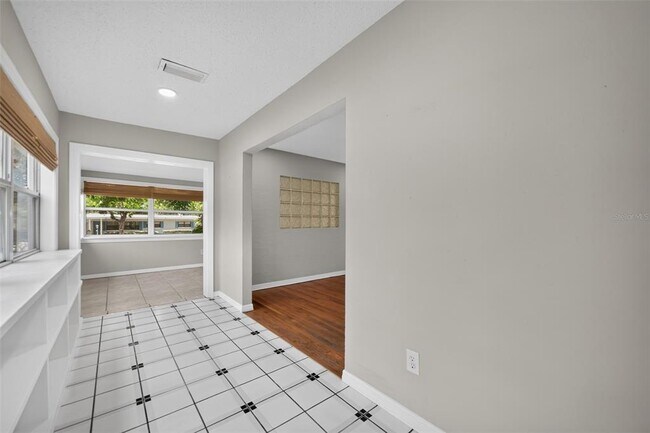 Building Photo - 2732 Newark Way