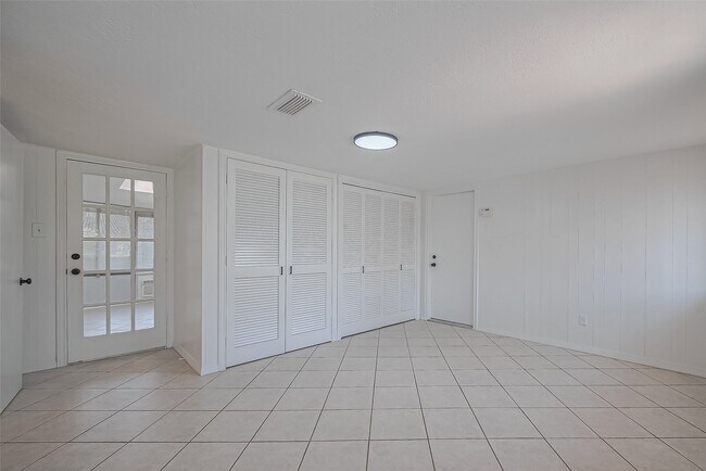 Building Photo - 16506 Amcreek Rd