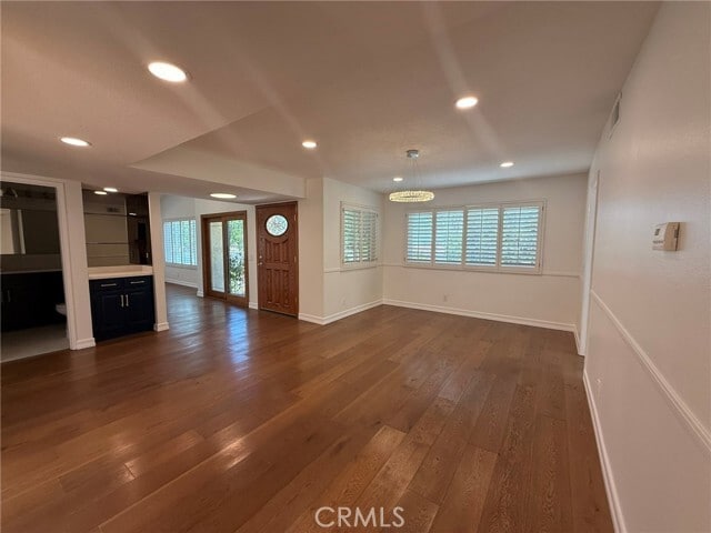 Building Photo - 860 Calle del Sol