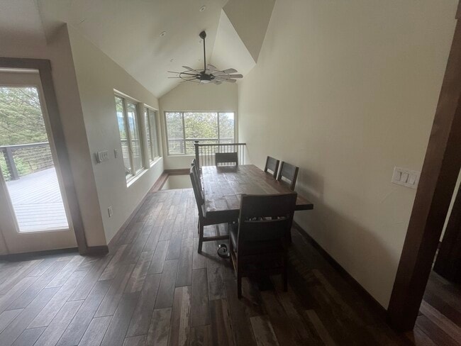 Building Photo - 776 Aspen Ln