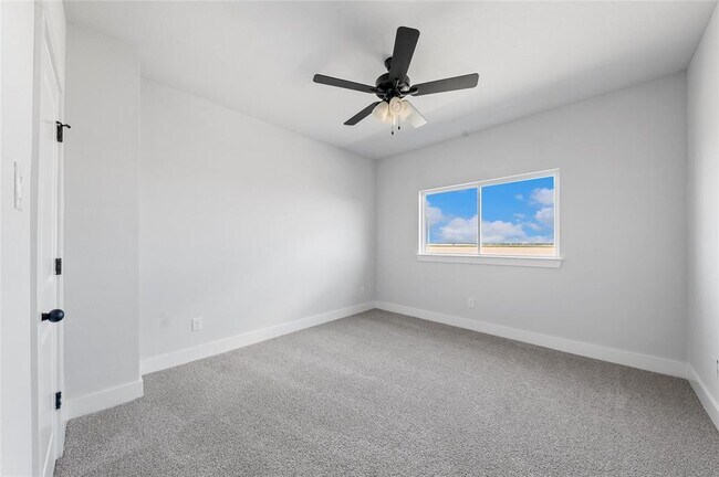 Building Photo - 3511 Palm Crest Dr