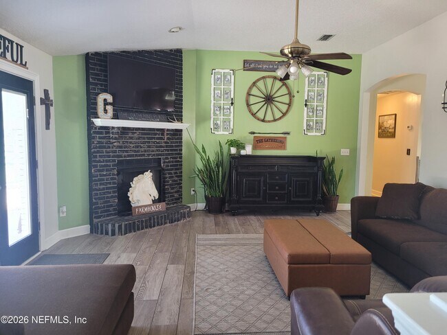 Building Photo - 906 County Rd 217