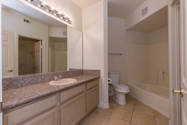 Building Photo - Beautiful 2-Bedroom, 2-Bath Condo in Gated...