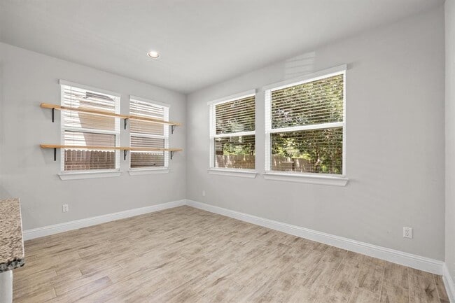 Building Photo - 173 Riverhill Dr
