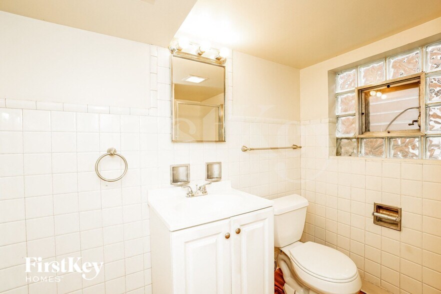 Building Photo - 671 Saginaw Ave