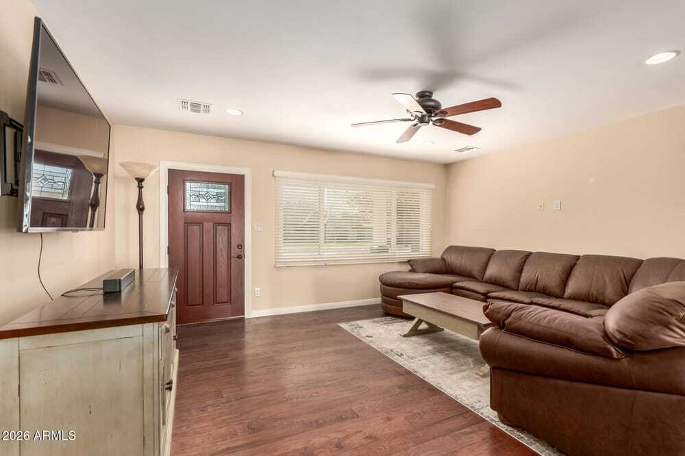 Building Photo - 722 E McLellan Blvd