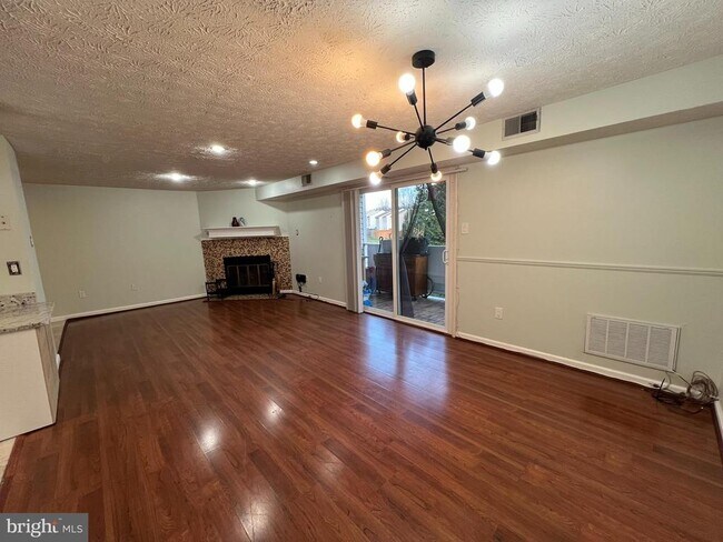 Building Photo - 12201 Peach Crest Dr
