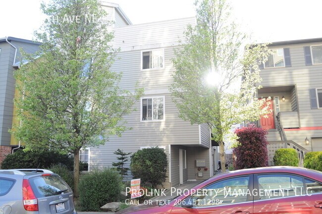 Building Photo - 4337 9th Ave NE