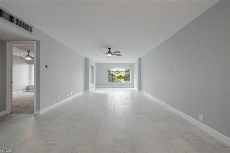 Building Photo - 2244 Winkler Ave