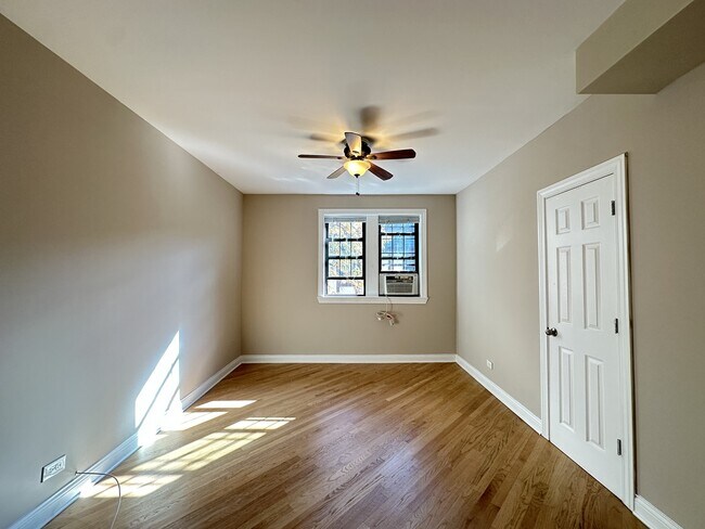 Building Photo - 901 Green Bay Rd