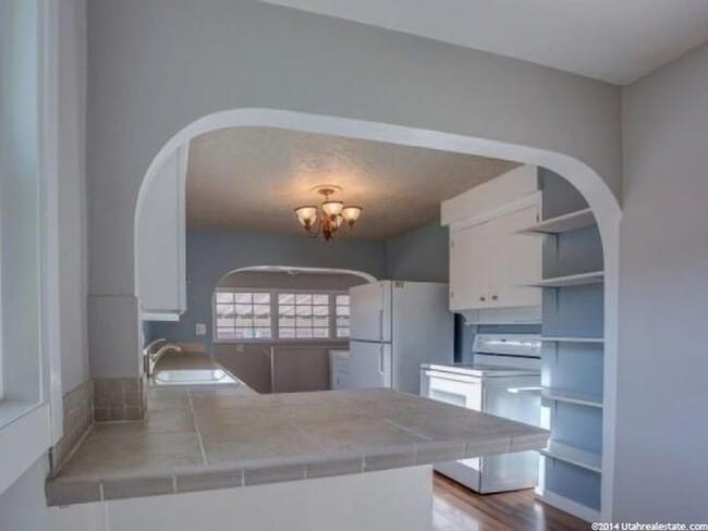 Building Photo - 705 500 N