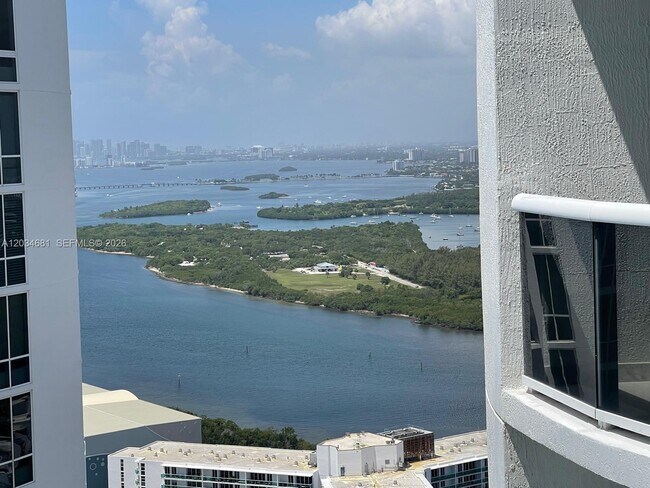 Building Photo - 16001 Collins Ave