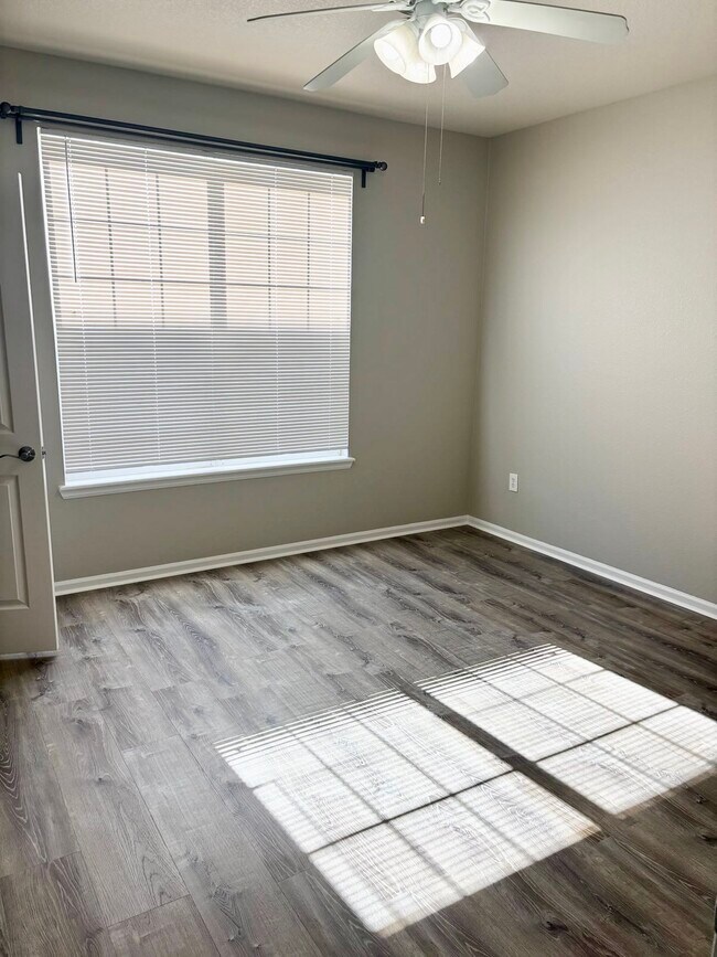 Building Photo - 3852 S Dallas St