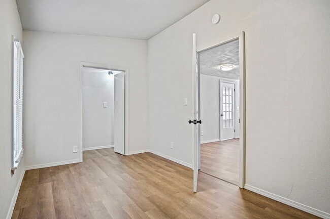 Building Photo - 3009 SE 18th St