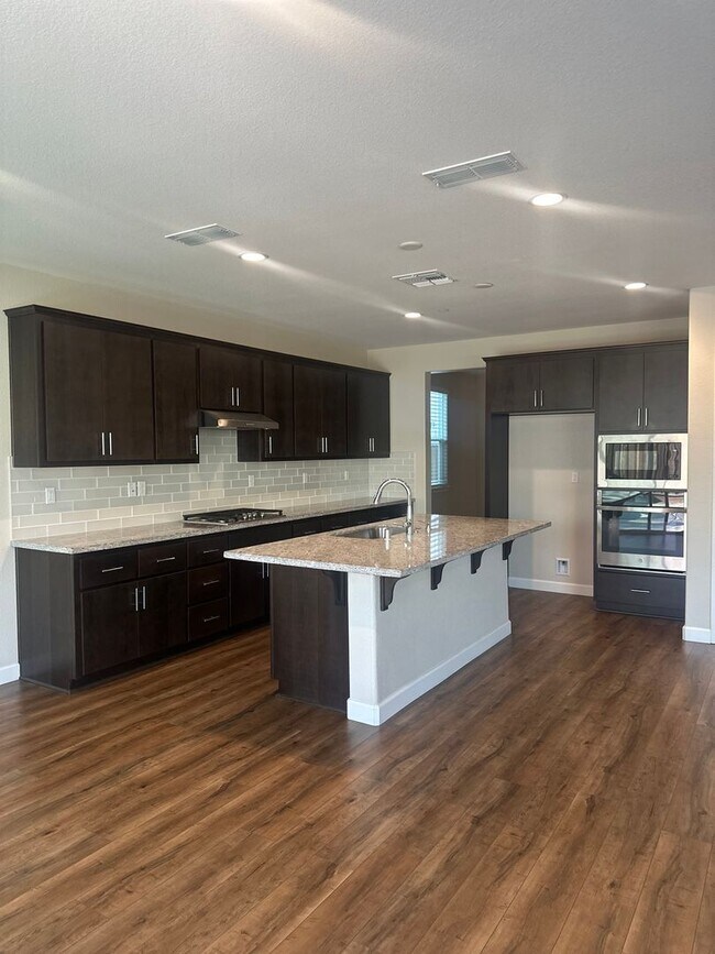 Building Photo - $500.00 off first full months if possessio...