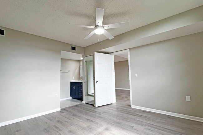 Building Photo - 3650 Whitehall Dr