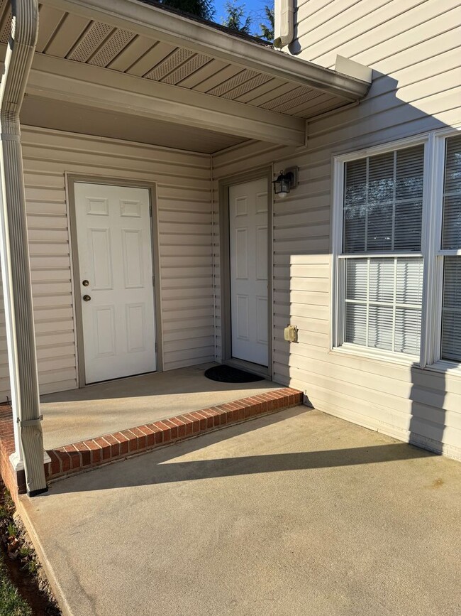 Building Photo - Hollar Duplex Conover