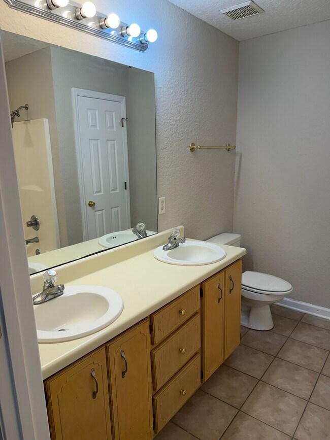 Building Photo - 302 Windrdige Drive
