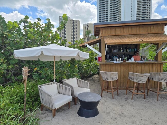 Building Photo - 3100 N Ocean Dr