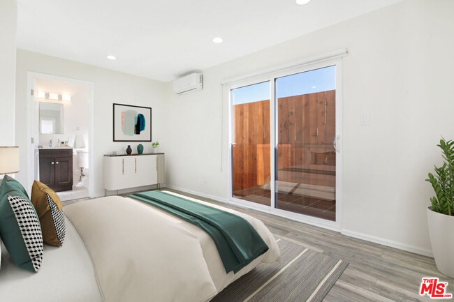 Building Photo - 1722 N Ave 45