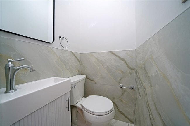 Building Photo - 184 N Main St