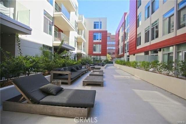 Building Photo - 133 S Los Robles Ave