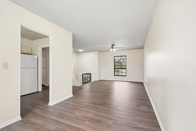 Building Photo - Spacious 4 Bed / 2 Bath Home