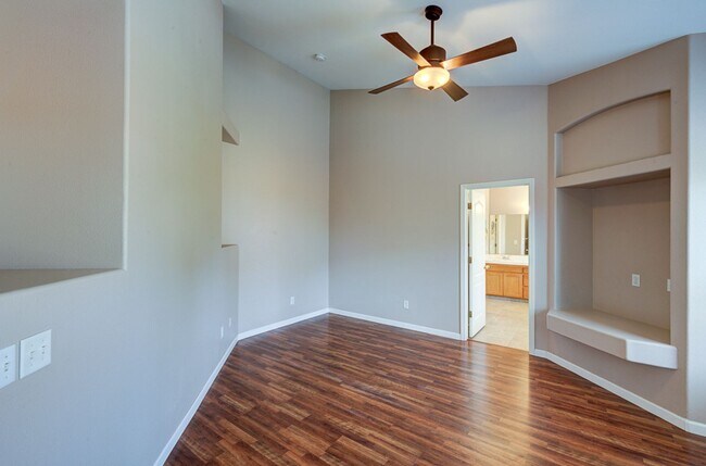 Building Photo - 2898 E Pryor Dr