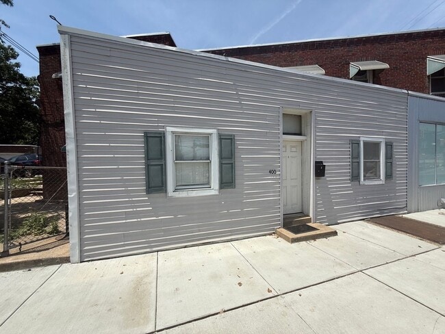 Building Photo - 400 N Springfield Rd