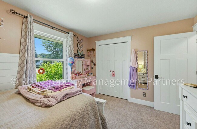 Building Photo - Updated 3-Bed Home with 2-Car Garage and Fenced in Yard on .23+ Acres, Near GVSU