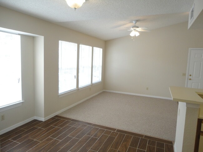 Building Photo - MOVE-IN SPECIAL!! 2br/2ba Second Floor Tradewinds Condo!