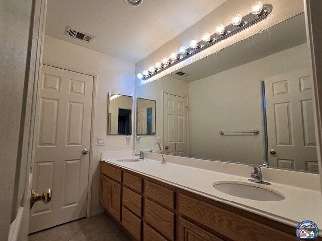 Building Photo - 1874 Farmer Dr