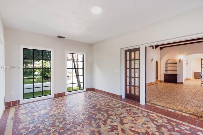 Building Photo - 3718 Sheridan Ave