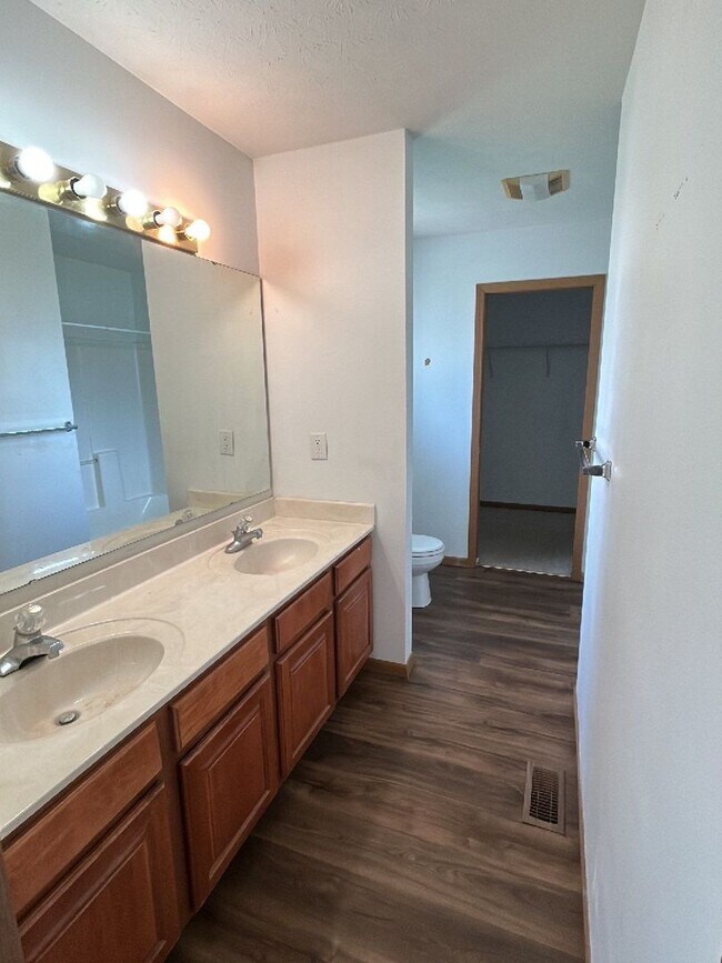 Building Photo - 2747-2751 Wyndham Ct