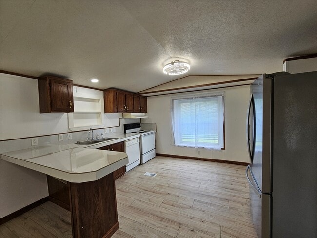 Building Photo - 16974 Balmoral St