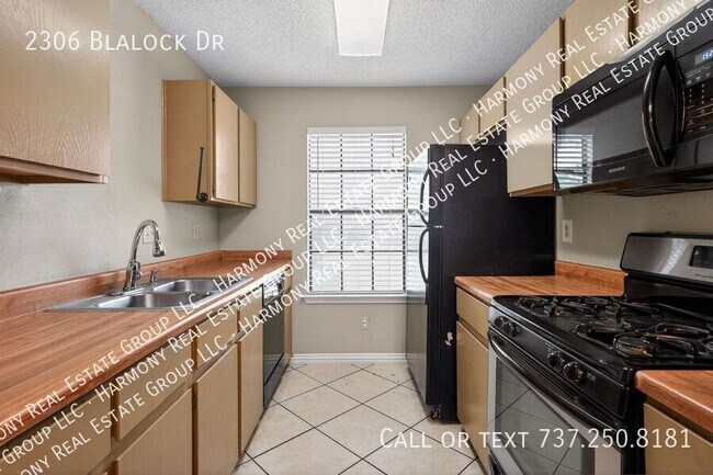 Building Photo - 2306 Blalock Dr